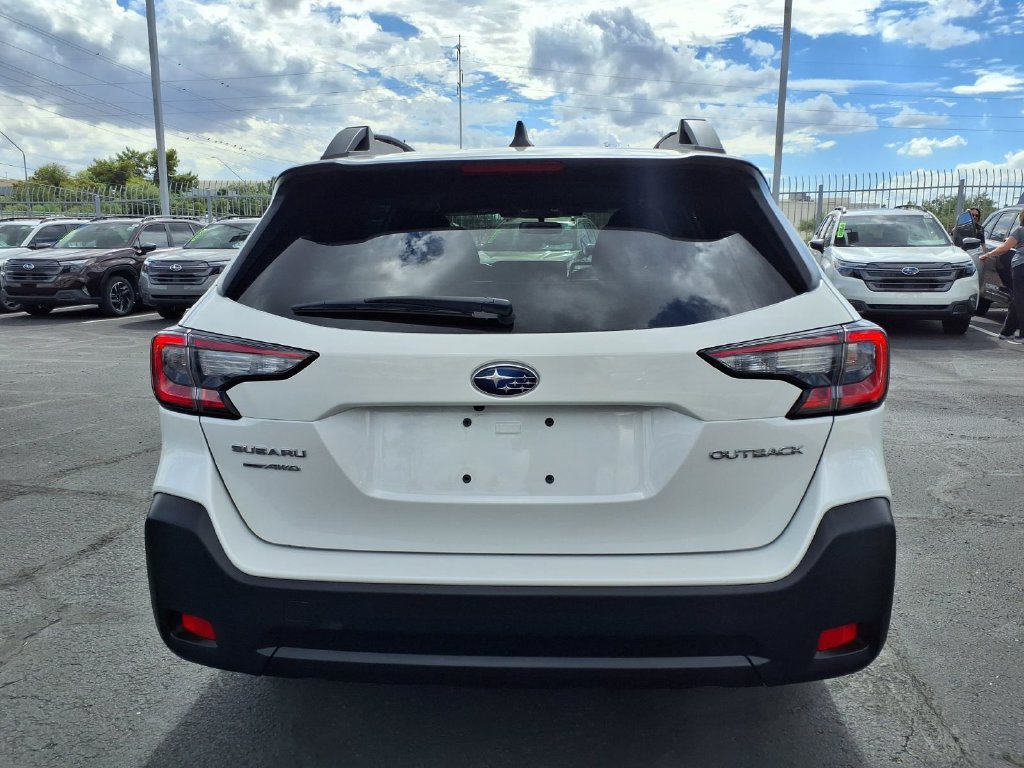 Used 2025 Subaru Outback Premium AWD/4WD image 11