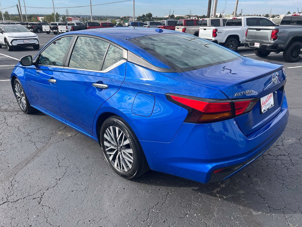 Used 2025 Nissan Altima 2.5 SV FWD image 7