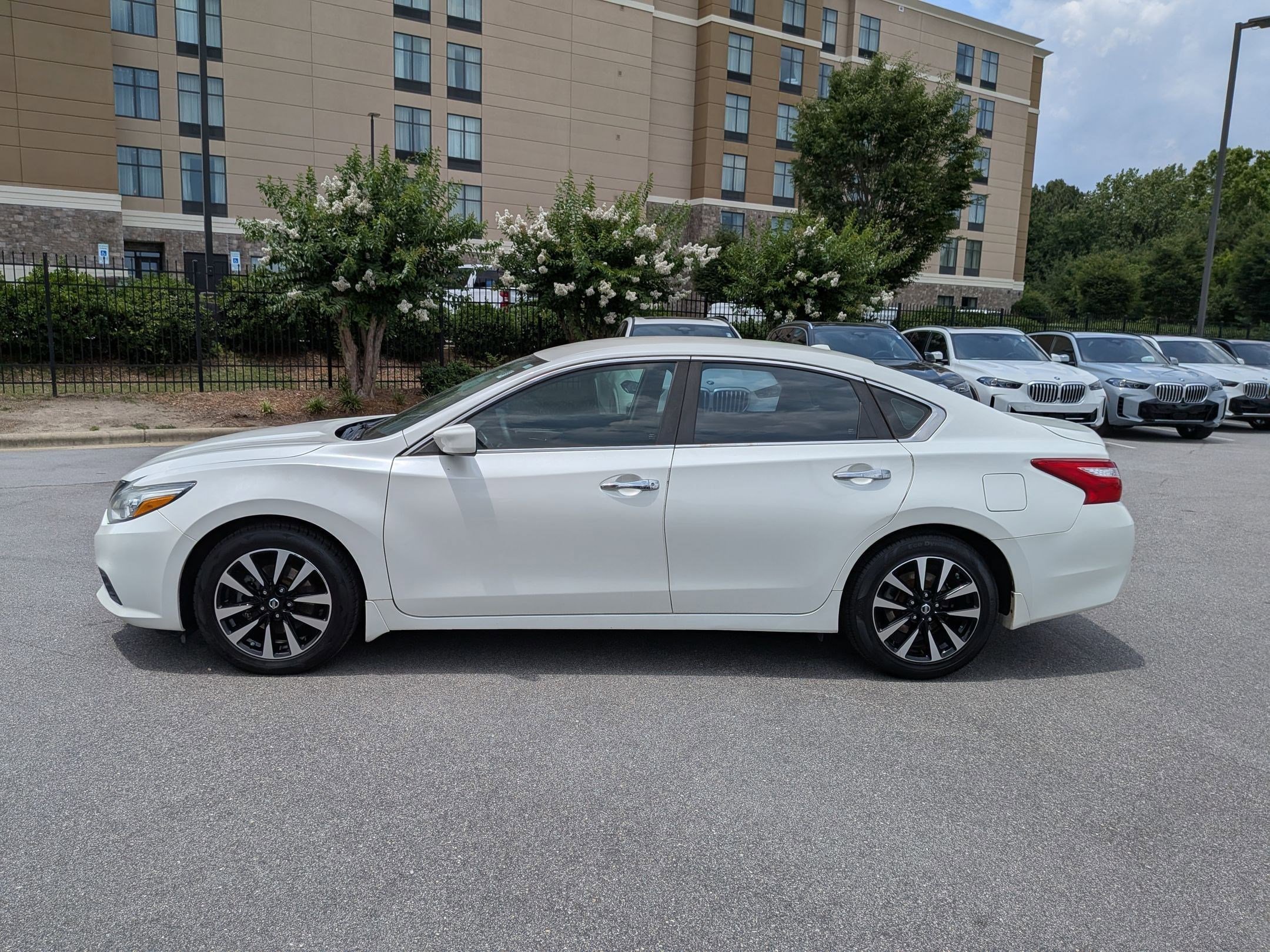 Used 2017 Nissan Altima 2.5 SV FWD image 6