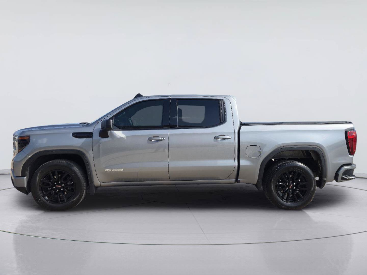 Used 2023 GMC Sierra 1500 Elevation RWD image 2