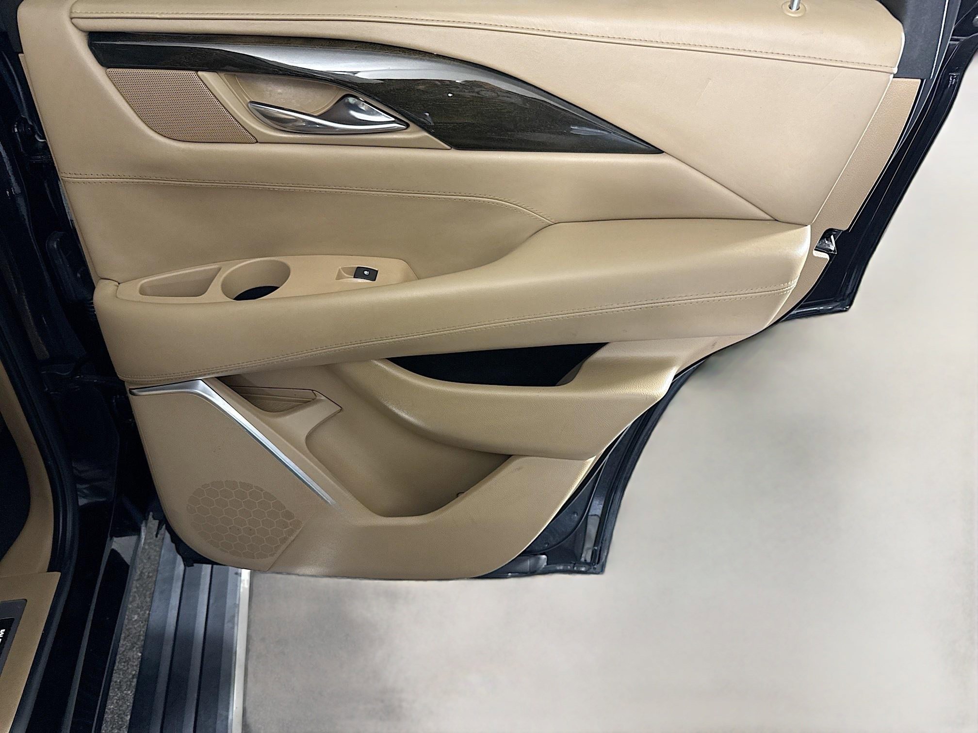 Used 2020 Cadillac Escalade Platinum image 27