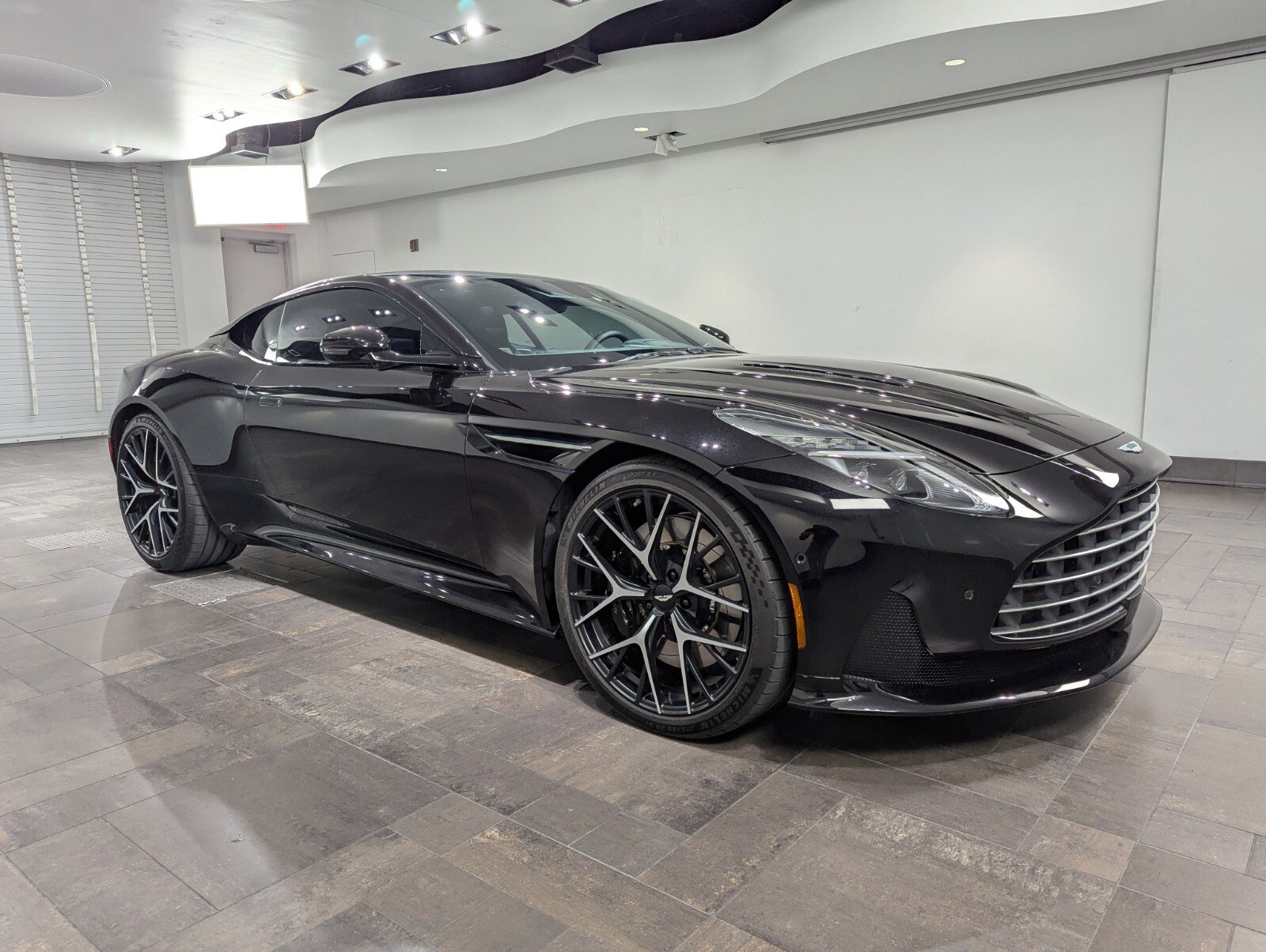 Used 2025 Aston Martin DB12 Coupe image 1