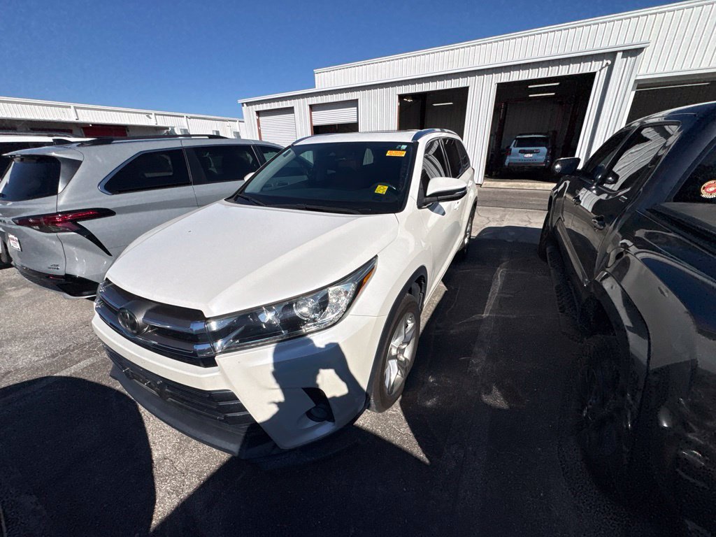Used 2018 Toyota Highlander Limited FWD image 3