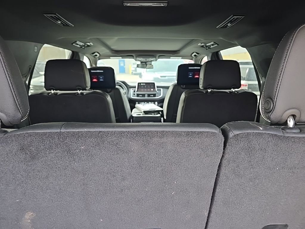 Used 2024 GMC Yukon SLT w/ SLT Luxury Package image 7