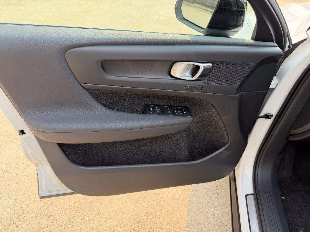 Certified 2023 Volvo C40 Recharge Core w/ Climate Package AWD/4WD image 10