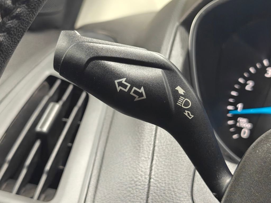 Used 2015 Ford Focus SE w/ SE Sport Package FWD image 12