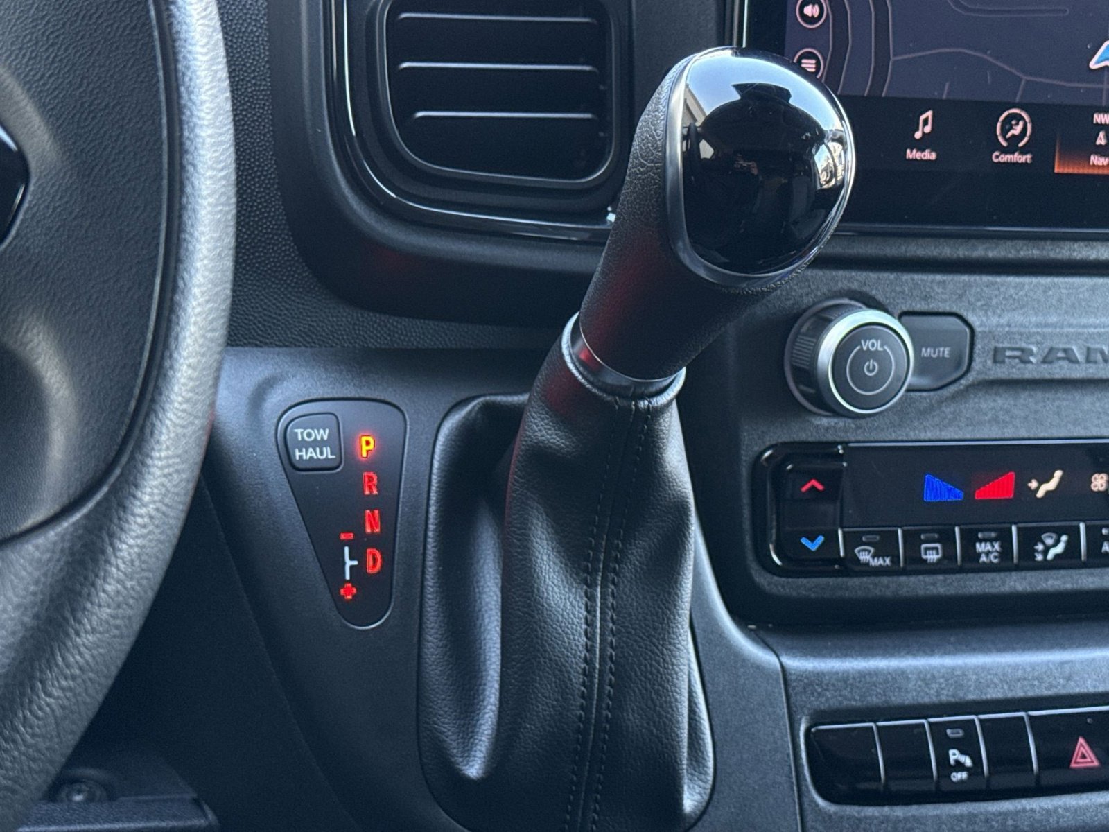 Used 2022 RAM ProMaster 2500 w/ Premium Convenience Group image 22