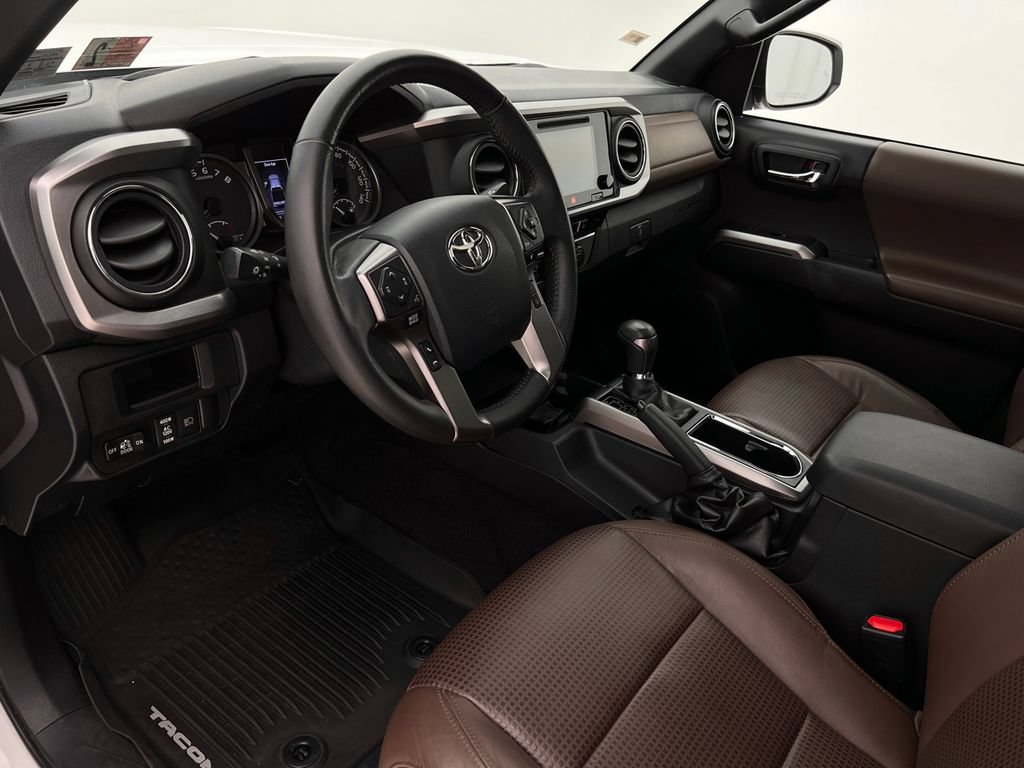 Used 2019 Toyota Tacoma Limited AWD/4WD image 12