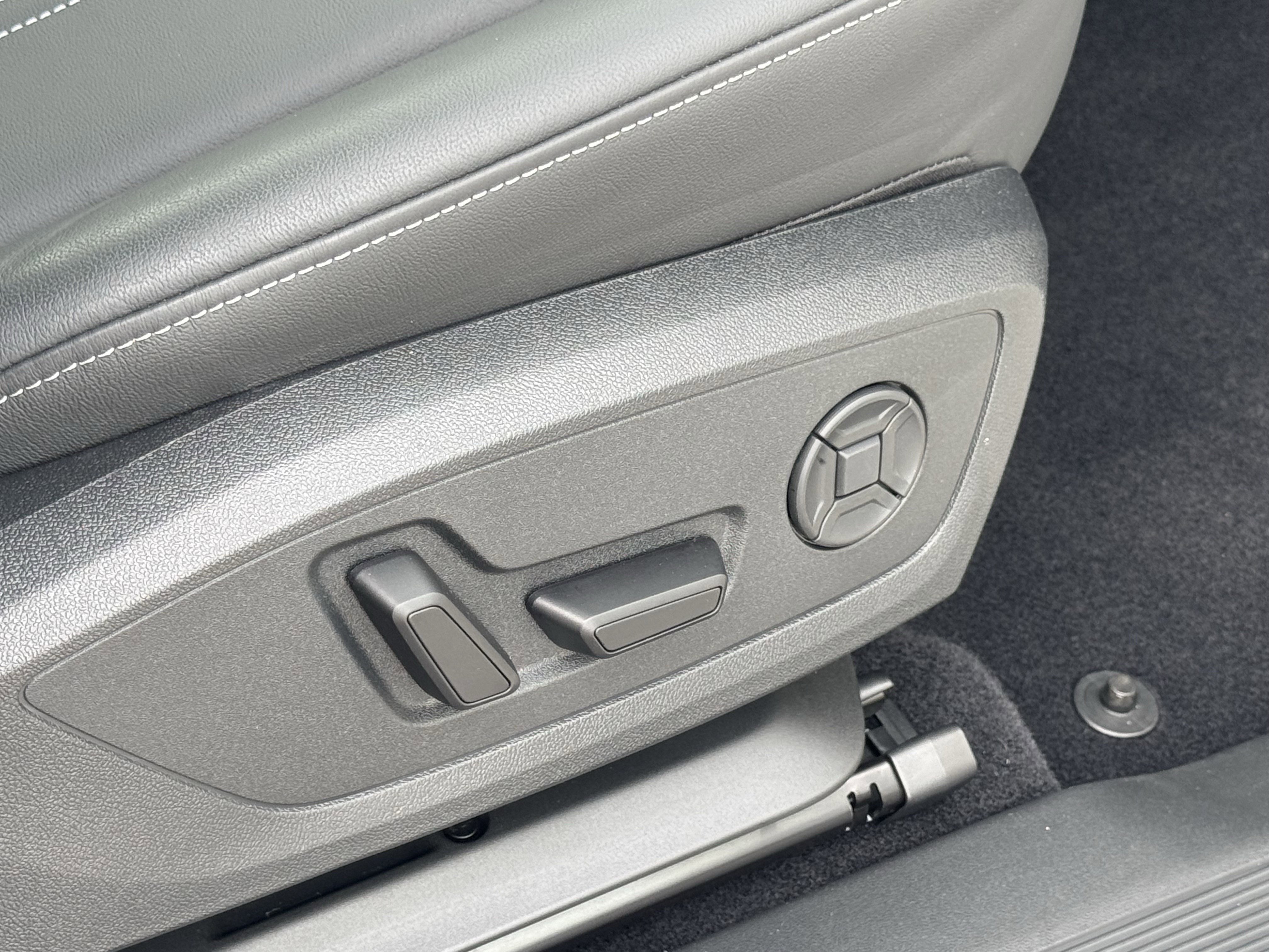 Used 2024 Audi Q4 e-tron Premium w/ Convenience Package image 35