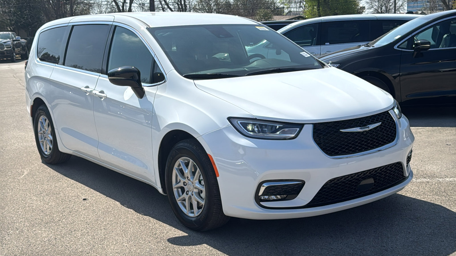 New 2026 Chrysler Pacifica Select FWD image 3