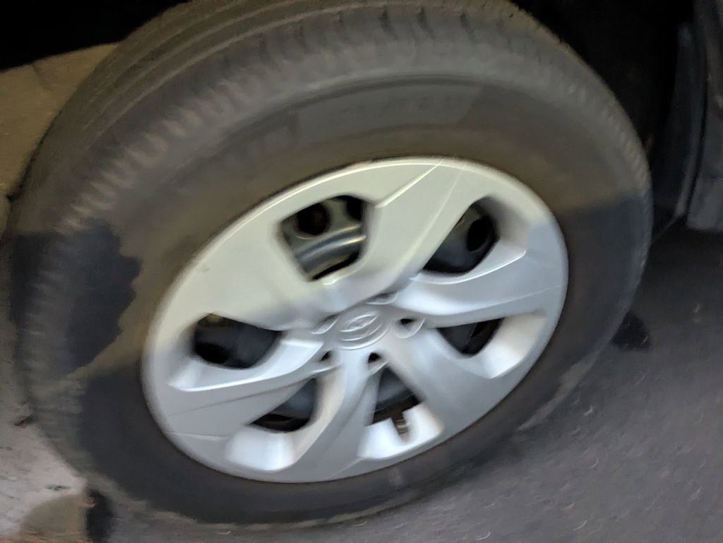 Used 2019 Toyota RAV4 LE image 9