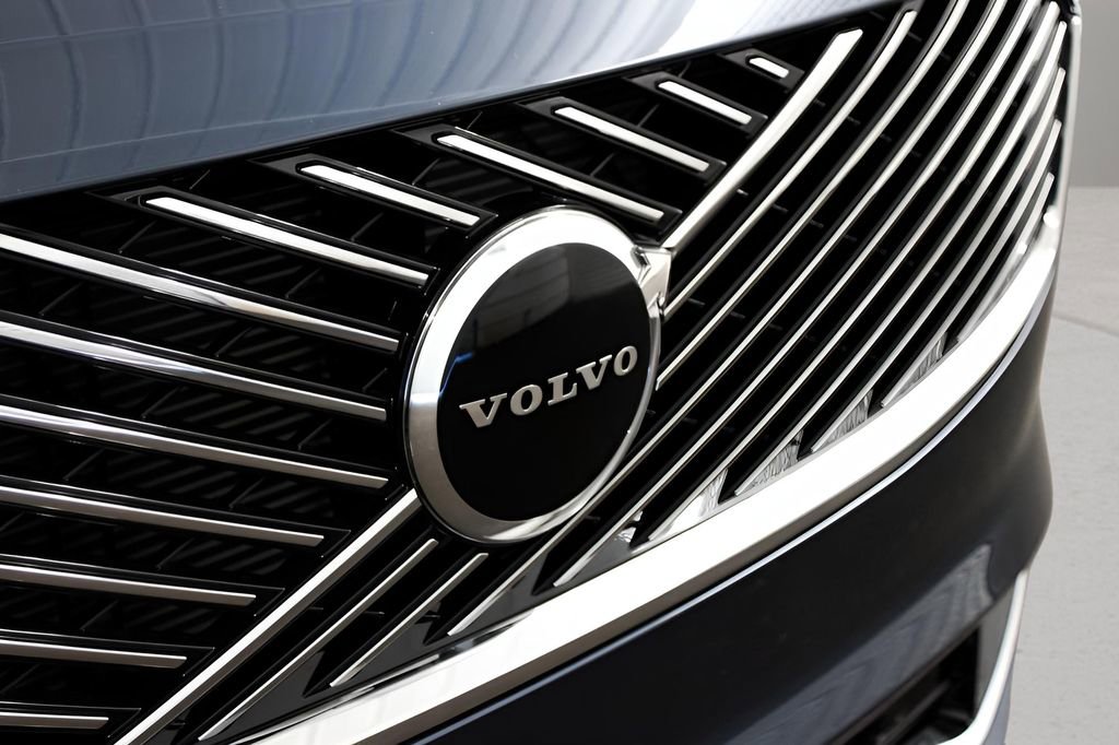 New 2025 Volvo XC90 B6 Core w/ Protection Package image 9