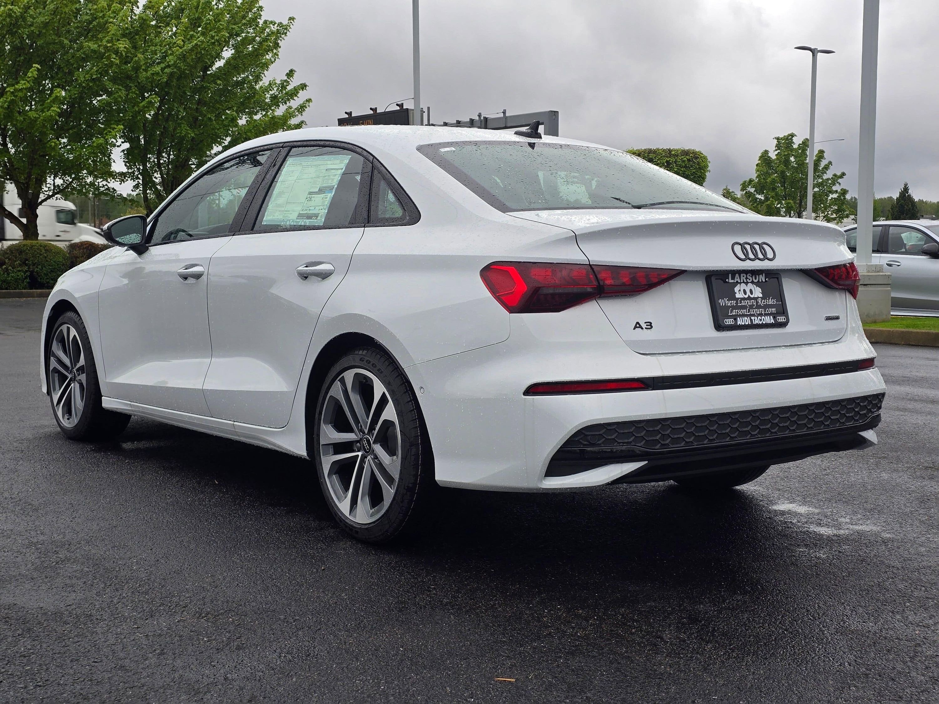 Used 2023 Audi Q4 e-tron Premium Plus RWD image 3