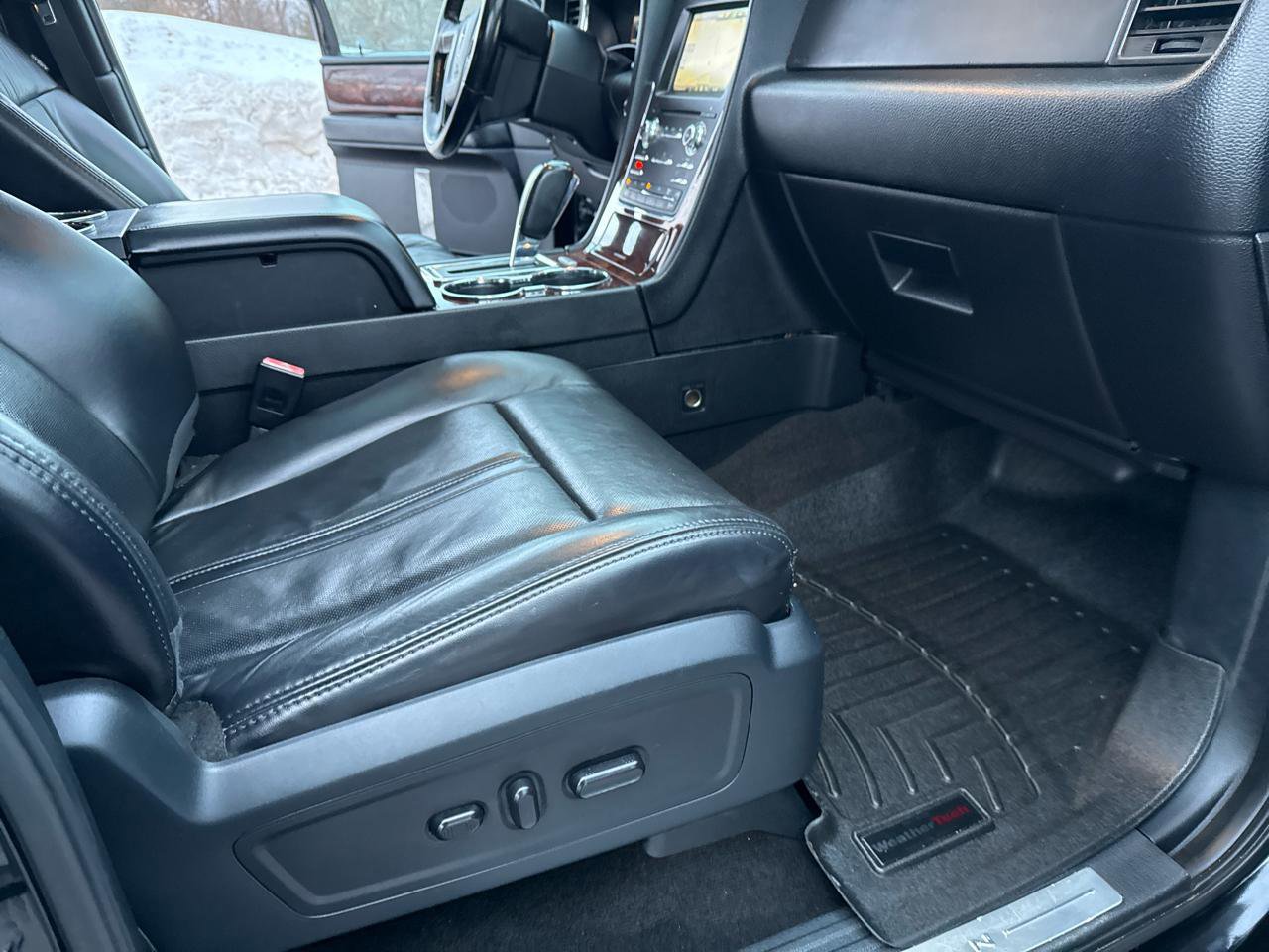 Used 2015 Lincoln Navigator 4WD 4dr image 33