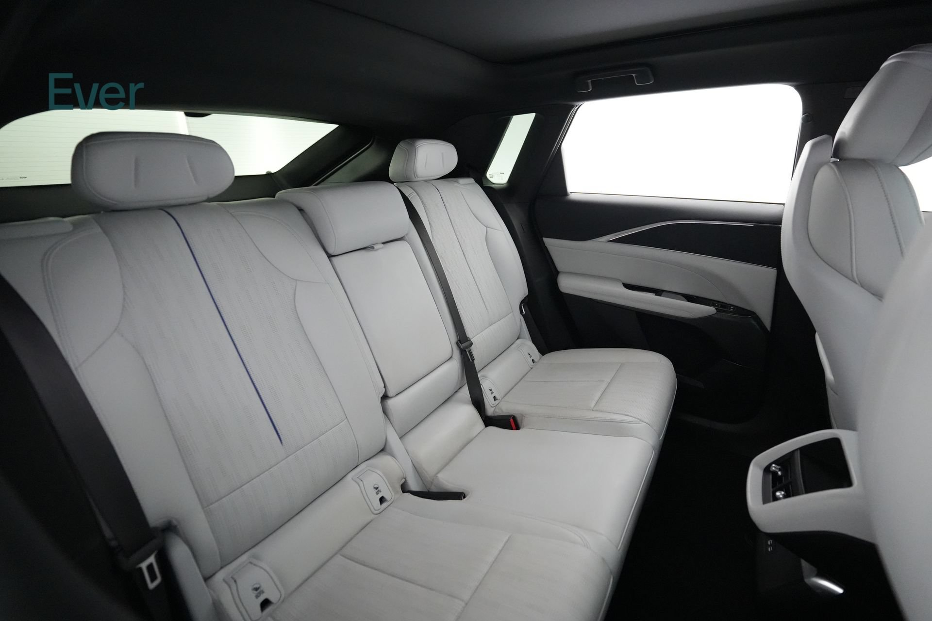 Used 2024 Cadillac Lyriq Luxury AWD/4WD image 5