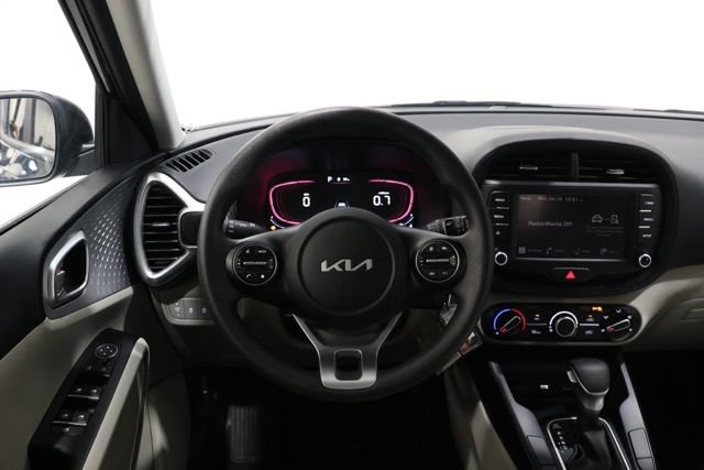 Used 2025 Kia Soul LX w/ LX Technology Package FWD image 13