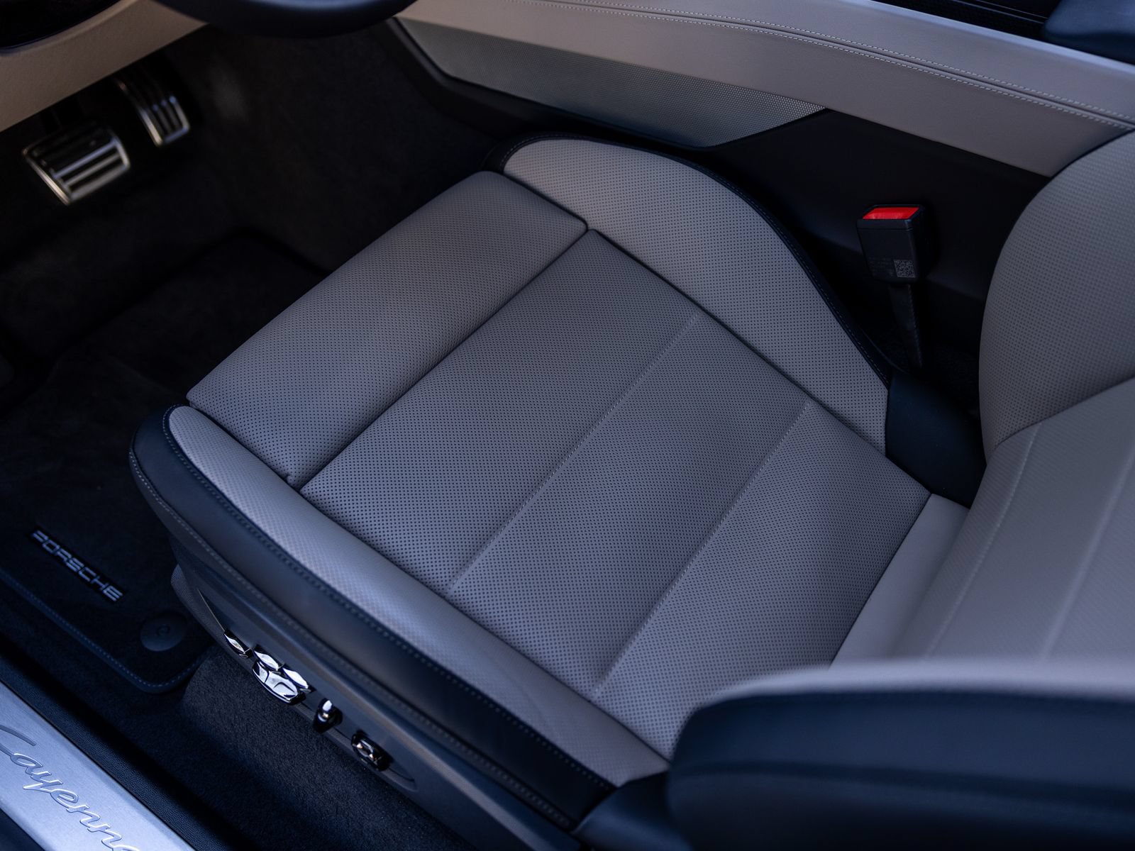 New 2026 Porsche Cayenne Electric AWD/4WD image 45