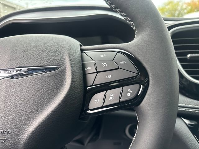 New 2026 Chrysler Pacifica Limited image 22