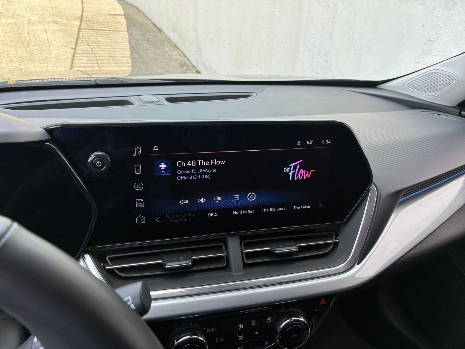 Used 2025 Chevrolet Trax LT w/ LT Convenience Package image 20