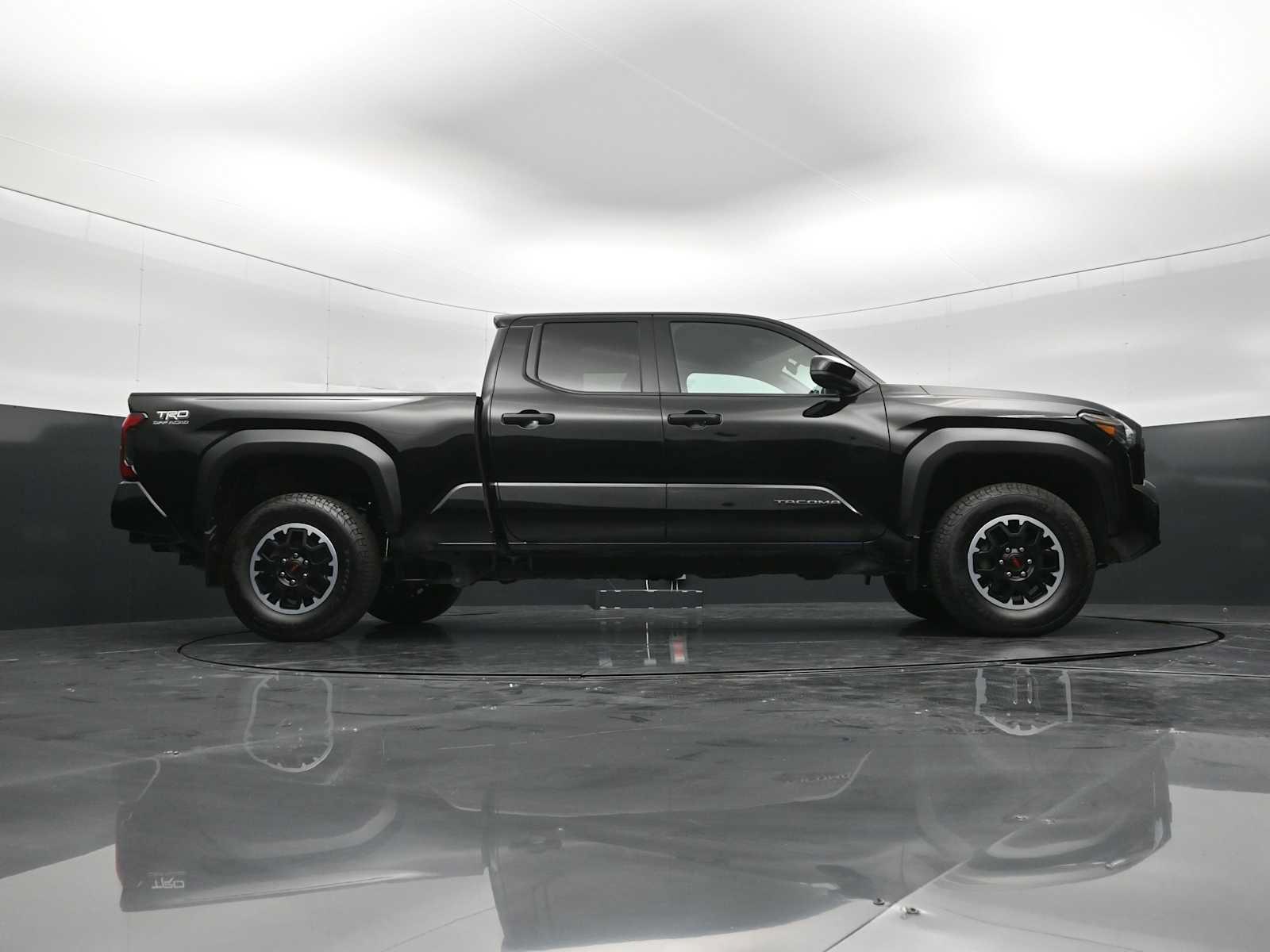 Used 2024 Toyota Tacoma TRD Off-Road AWD/4WD image 28