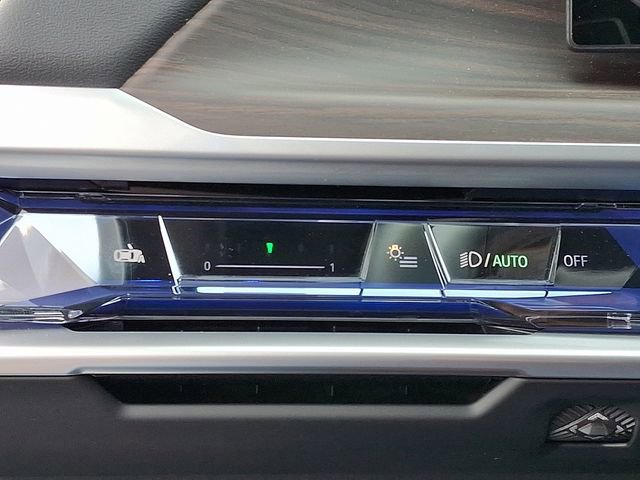 Certified 2024 BMW 760i xDrive w/ Executive Package image 27