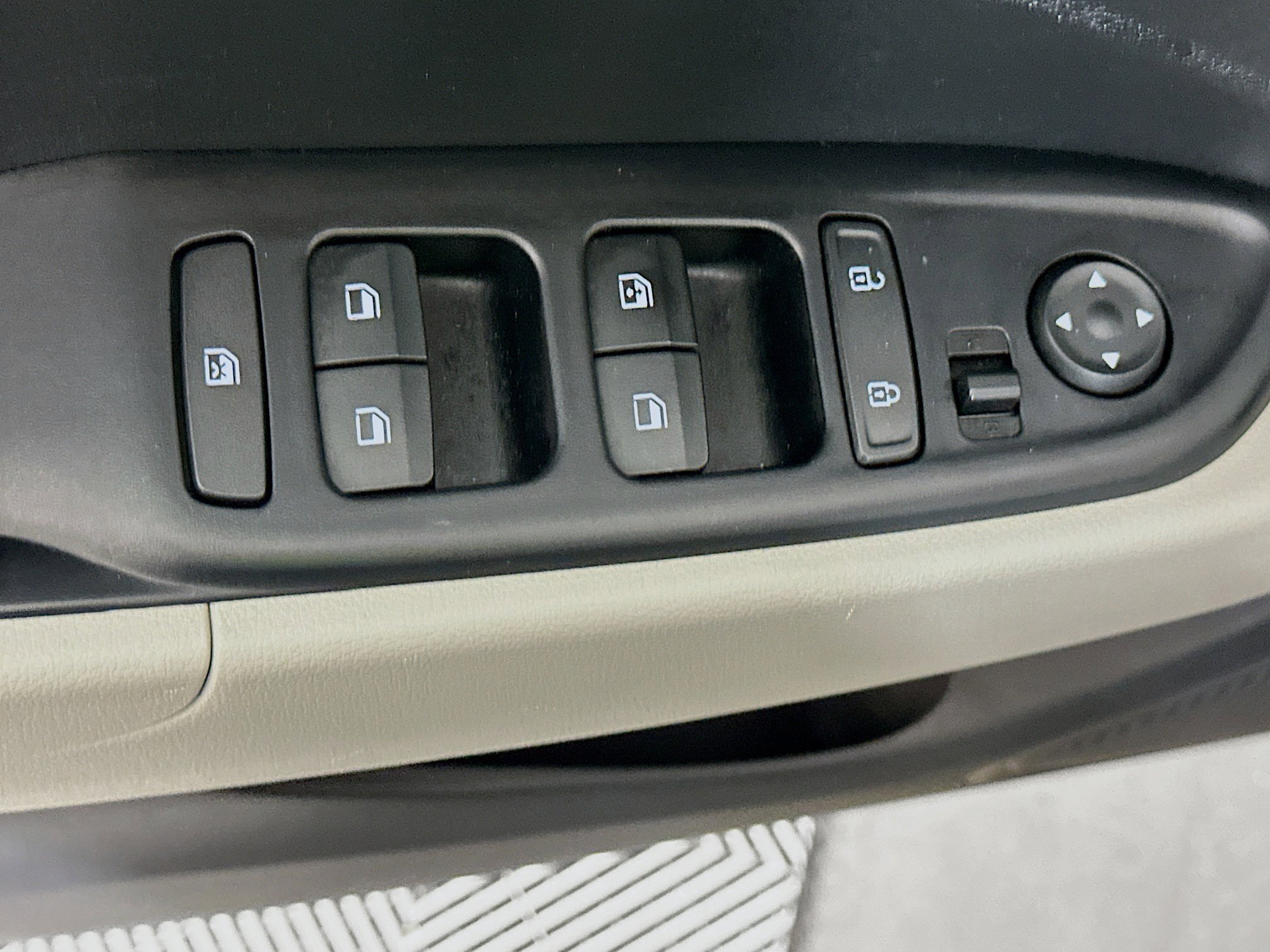 Used 2025 Hyundai Venue SEL FWD image 15