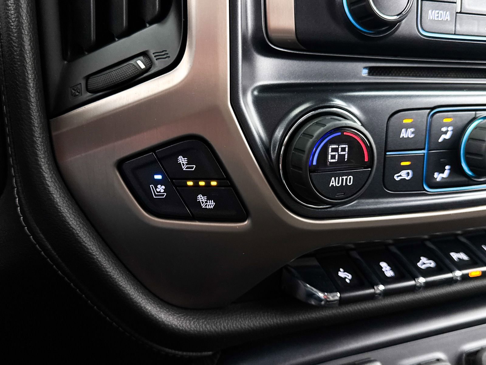 Used 2018 GMC Sierra 2500 Denali w/ Duramax Plus Package AWD/4WD image 26