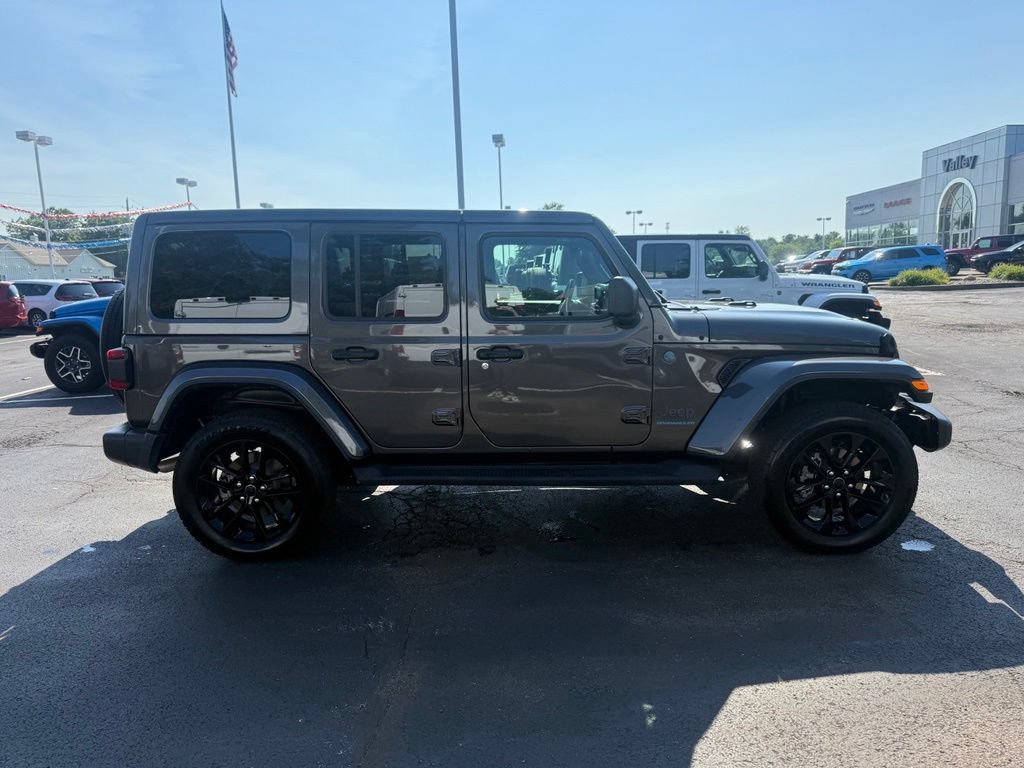Used 2025 Jeep Wrangler Unlimited Sahara AWD/4WD image 2