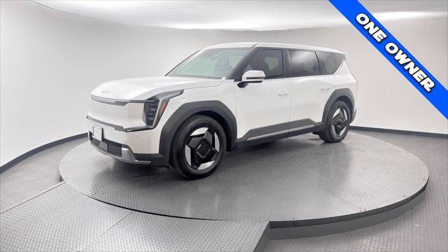 Used 2024 Kia EV9 Light Long Range RWD image 2