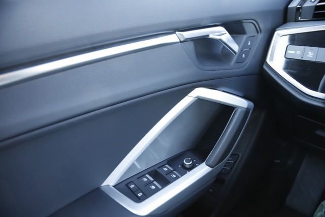 Used 2025 Audi Q3 2.0T Premium image 23