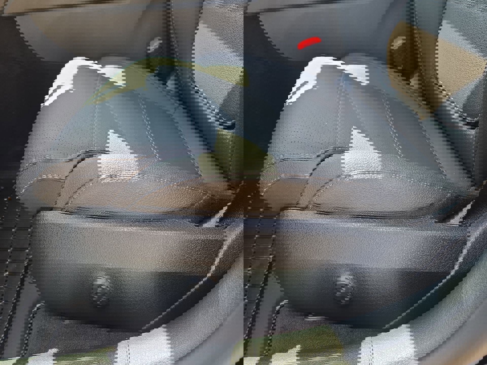 Used 2025 Mercedes-Benz C 300 C 300 image 17