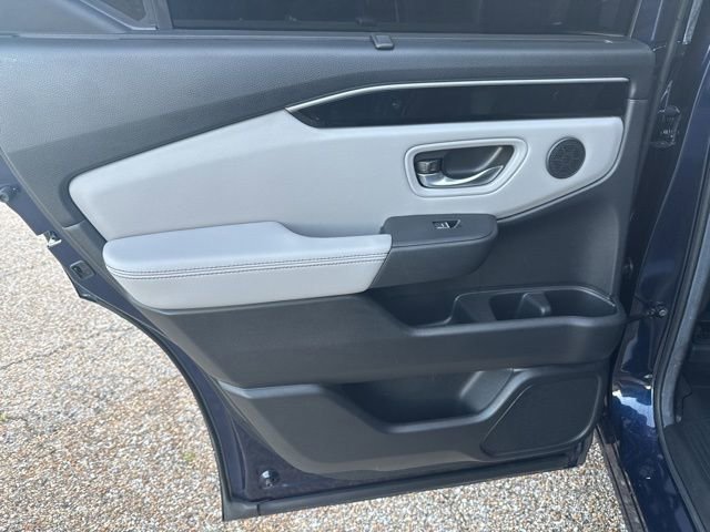 Used 2025 Honda Pilot Touring image 11