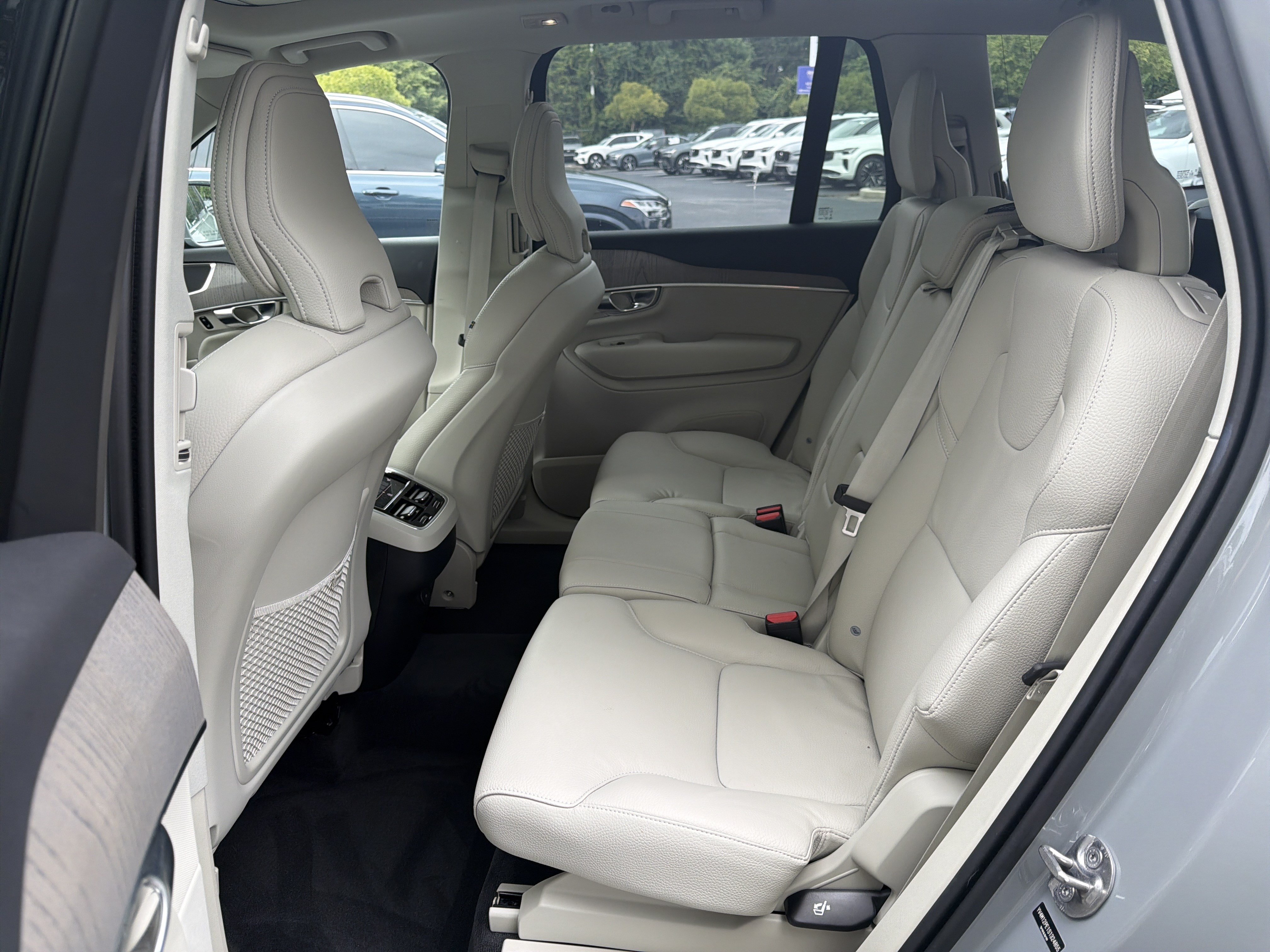 Certified 2025 Volvo XC90 B5 Plus w/ Protection Package Premier AWD/4WD image 32