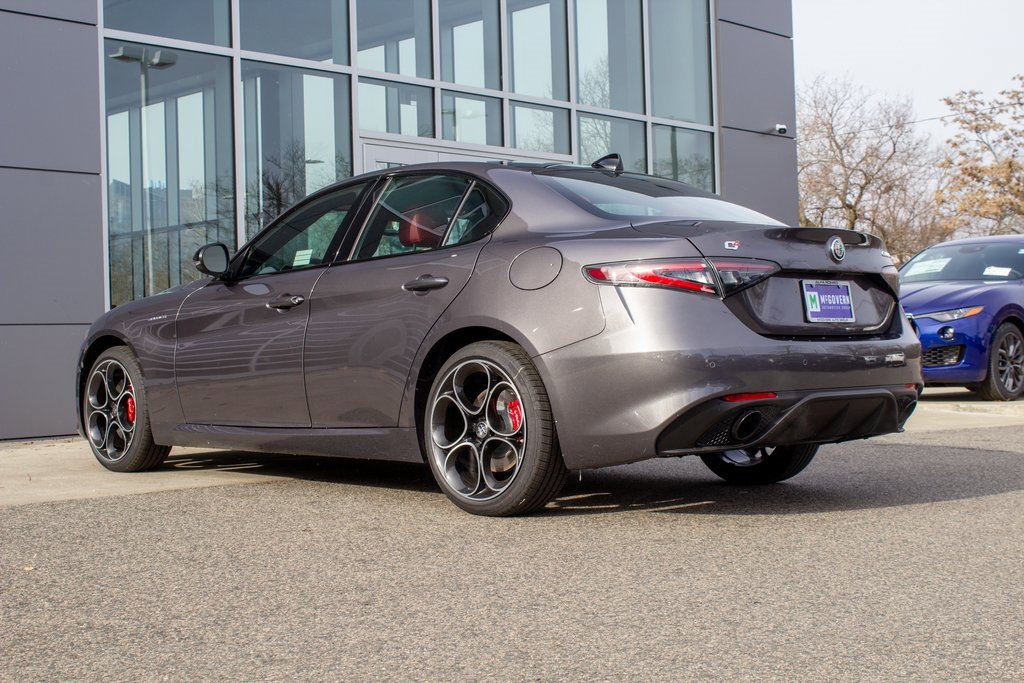 New 2025 Alfa Romeo Giulia AWD image 8