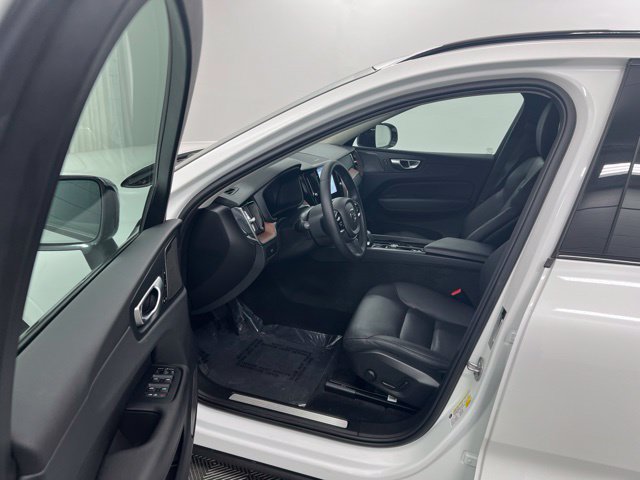 Certified 2024 Volvo XC60 B5 Plus w/ Protection Package Premier AWD/4WD image 12