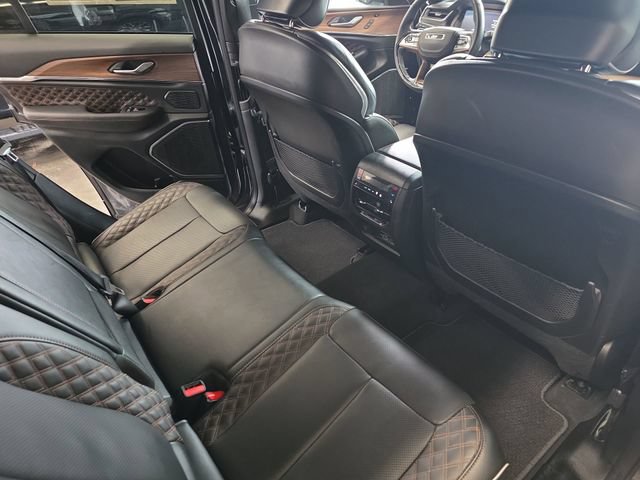 Used 2025 Jeep Grand Cherokee Summit AWD/4WD image 12