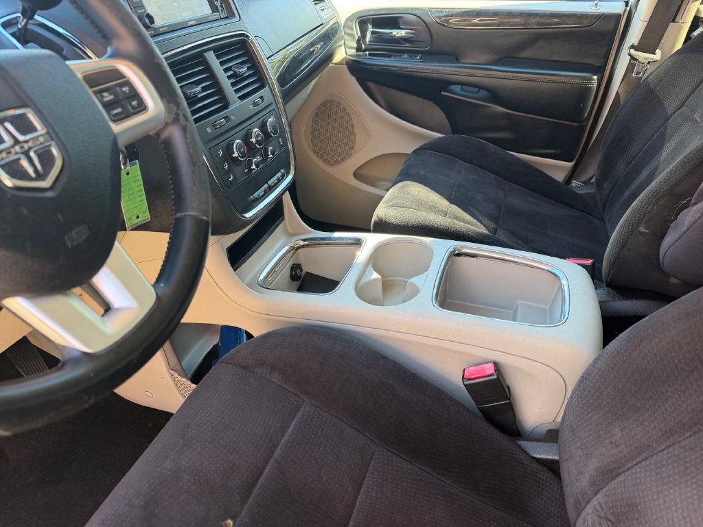 Used 2013 Dodge Grand Caravan SXT w/ Rear Park Assist Pkg FWD image 12