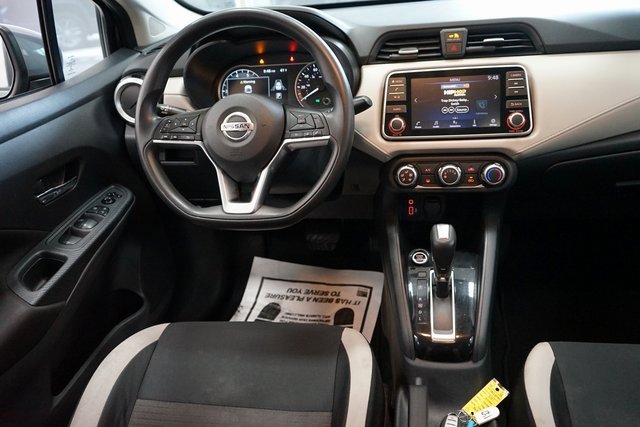 Used 2021 Nissan Versa SV image 9