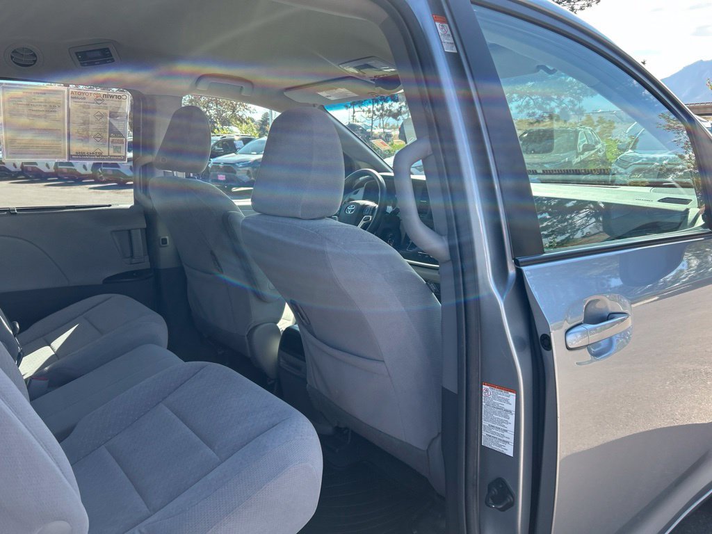 Used 2015 Toyota Sienna LE FWD image 14