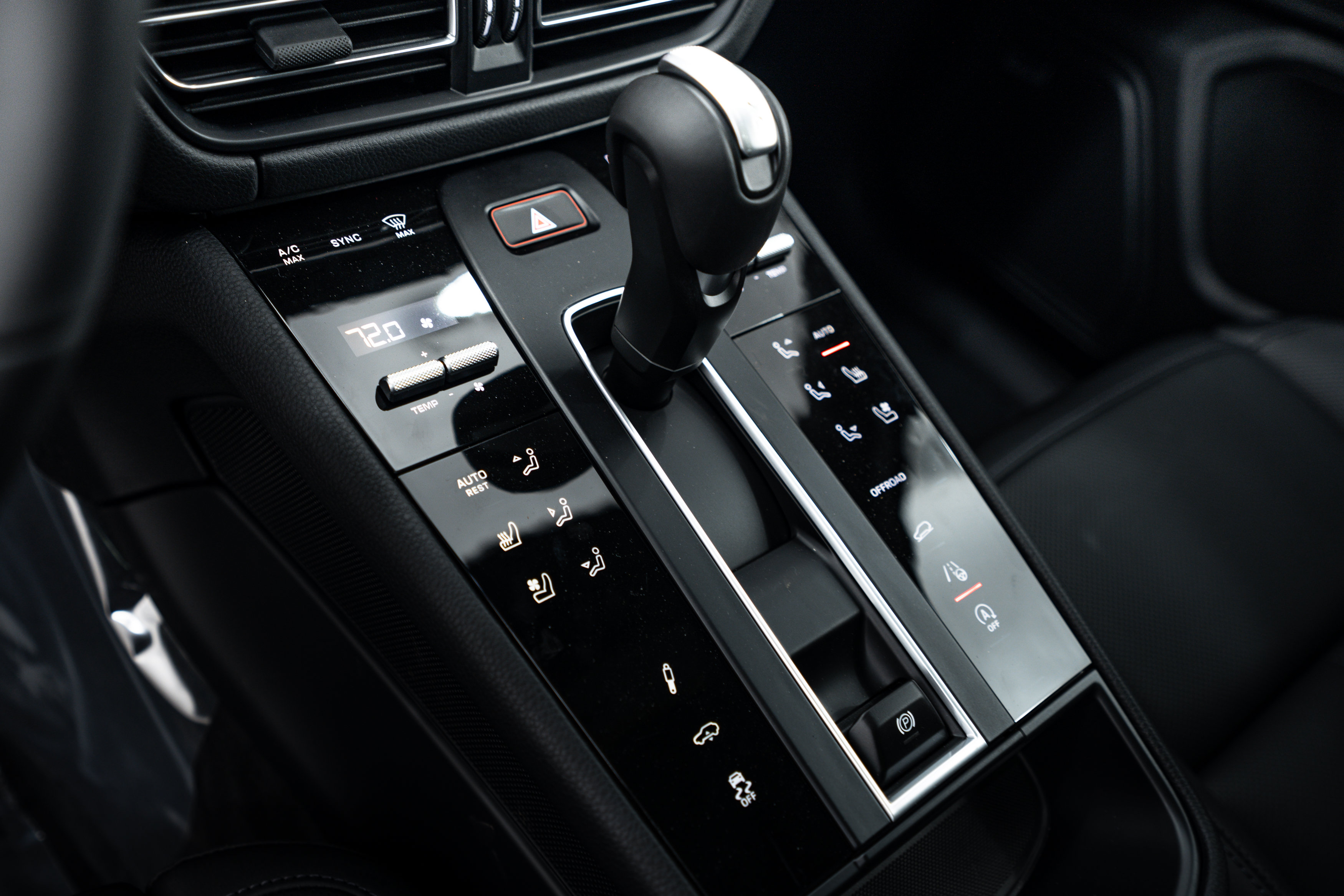 Certified 2026 Porsche Macan Turbo AWD/4WD image 13