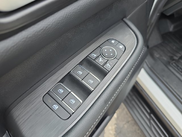 Used 2025 Nissan Armada SL AWD/4WD image 13