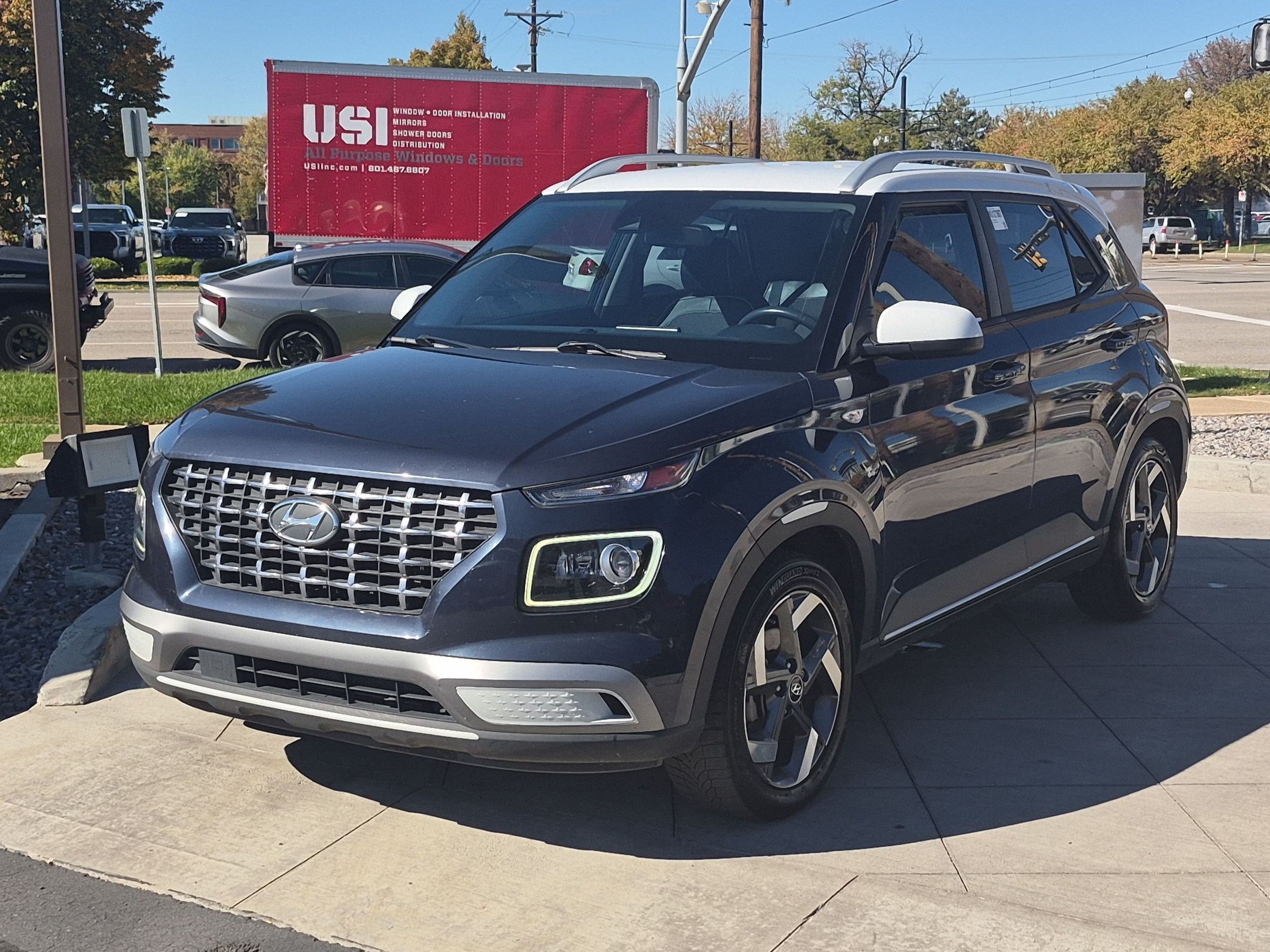 Used 2021 Hyundai Venue FWD image 9