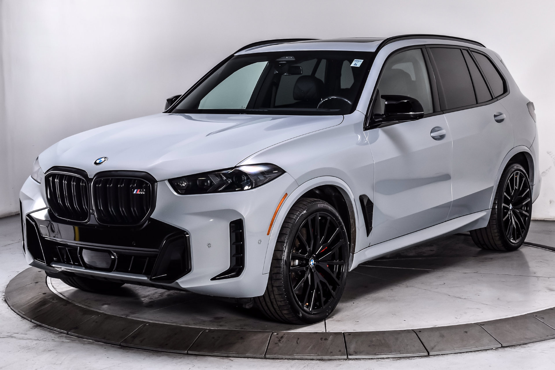 Used 2025 BMW X5 M60i w/ Executive Package AWD/4WD image 2