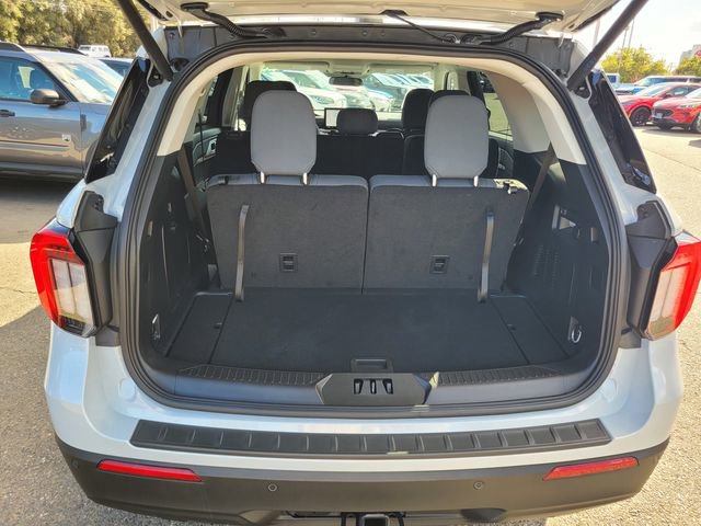 Certified 2025 Ford Explorer Active image 8