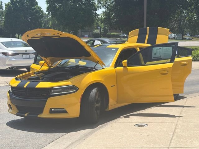 Used 2017 Dodge Charger R/T w/ Plus Group RWD image 10