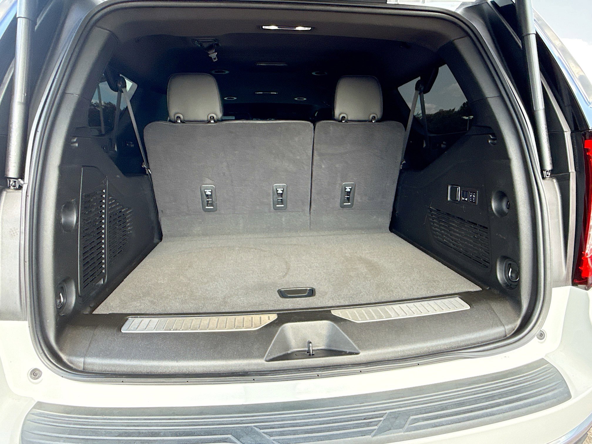 Used 2024 GMC Yukon XL Denali image 11