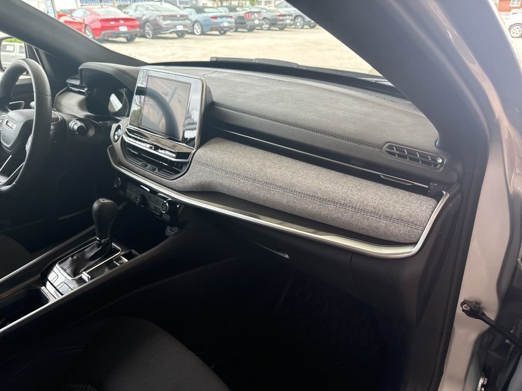 Used 2025 Jeep Compass Sport image 16