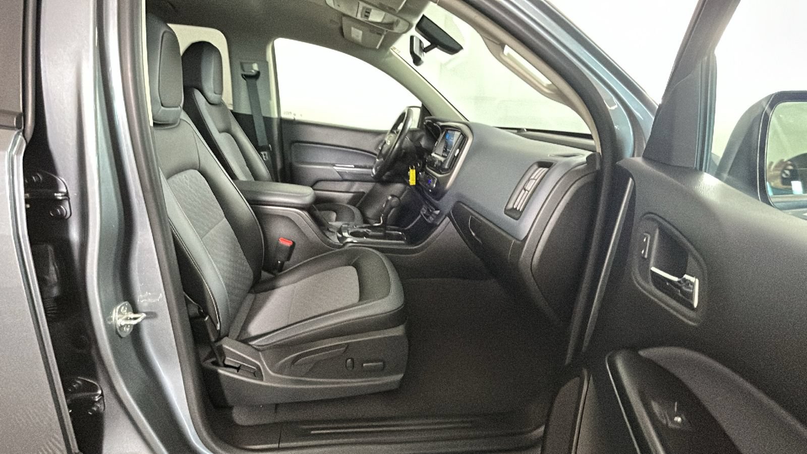 Used 2019 Chevrolet Colorado Z71 AWD/4WD image 35