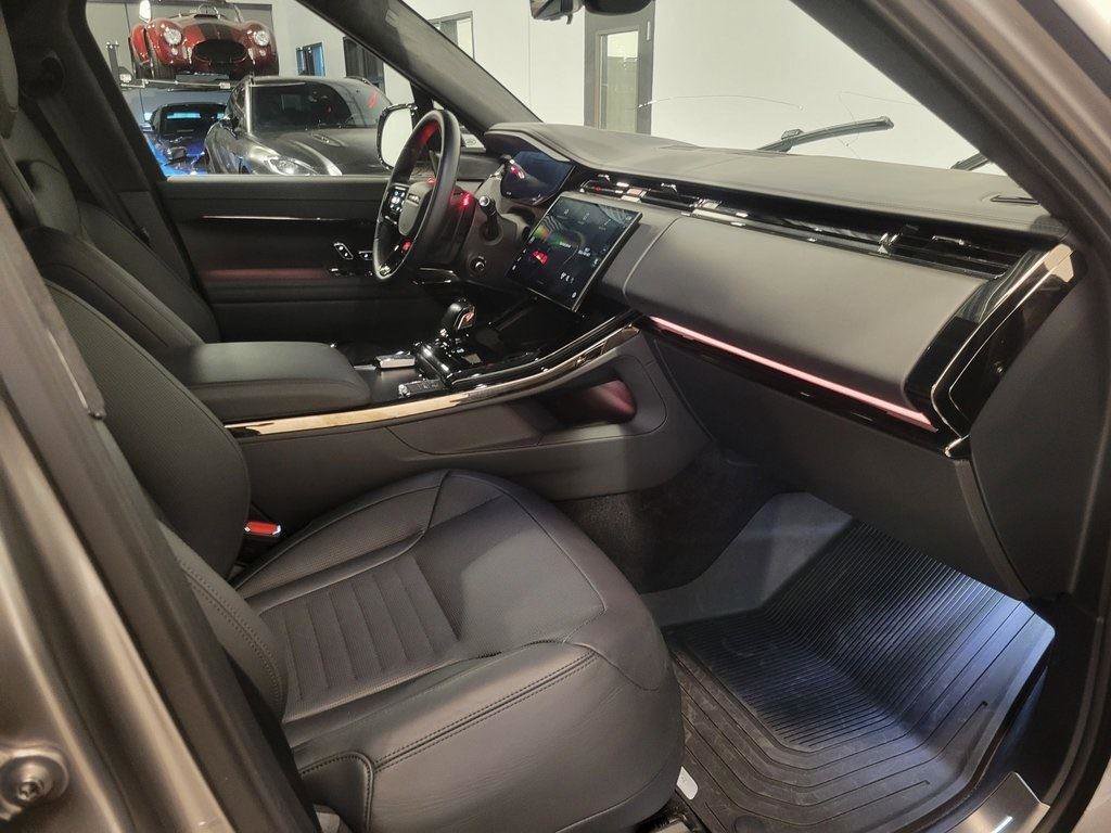 Used 2024 Land Rover Range Rover Sport image 24