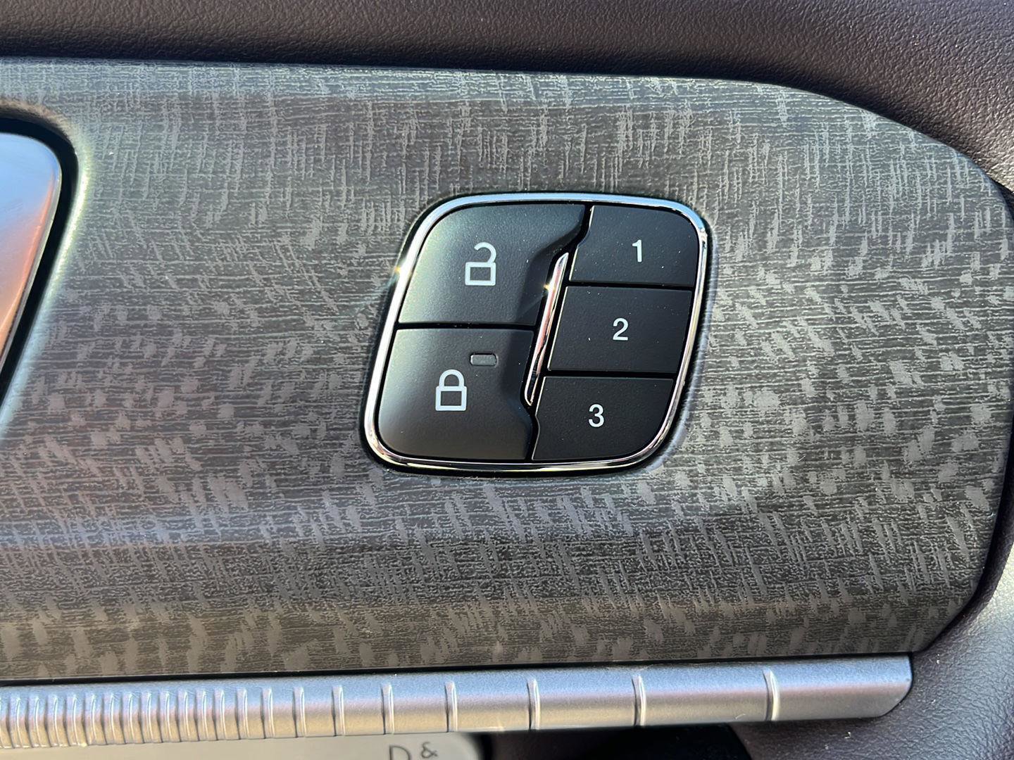 Used 2025 Ford Explorer Platinum image 10